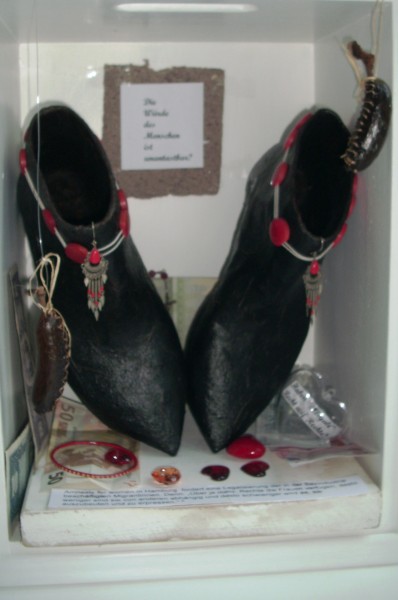 "Los zapatos de las prostitutas" 
